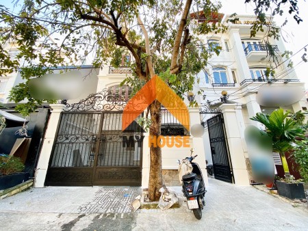 Cho thuê nguyên căn Villa Xuân Thuỷ xinh xỉu diện tích sử dụng 250M2 sân vườn, 250m2, 4 phòng ngủ,