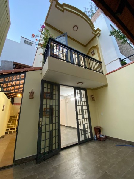Cho thuê nhà nguyên căn kiến trúc đẹp, đường lớn, xe ra vào thoải mái, khu dân cư