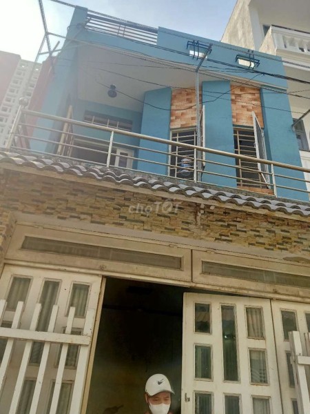 Nhà đang sơn sửa cần cho thuê Quận 12, dtsd 60m2, giá 5 triệu/tháng lh 0932084900