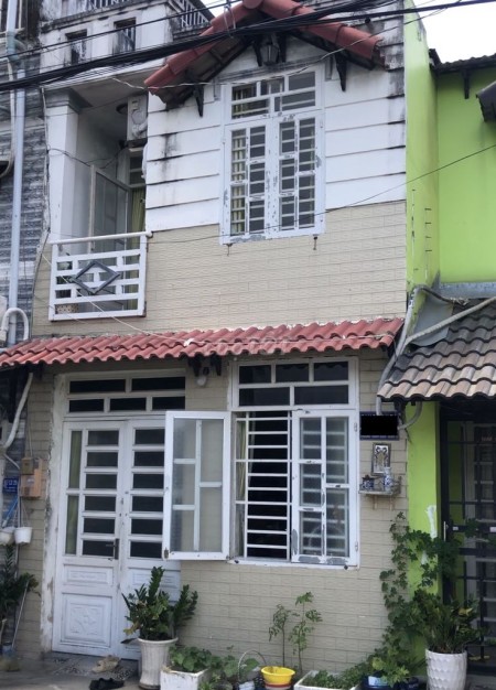 Mình có nhà rộng 64m2, cần cho thuê giá 5.5 triệu/tháng, đường Thạnh Xuân 33, Quận 12