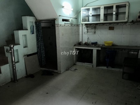 Chính chủ cho thuê nhà rộng 20m2, 4 tầng đúc, giá 6.5 triệu/tháng, đường Hậu Giang, Quận 6