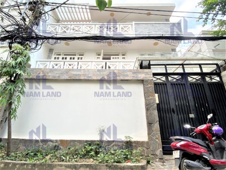 Villa làng báo chí có gara xe hơi, nội thất cơ bản giá 35 triệu/tháng, khu dân trí cao