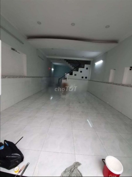 Cho thuê nhà Quận Bình Tân, nguyên căn 90m2 (5x18), giá 11 triệu/tháng, lh 0908287374