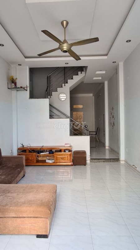 Cho thuê nhà vào ở ngay có sẵn nội thất, dt 64m2, giá 7.5 triệu/tháng, đường Chuyên Dùng 9, Quận 7