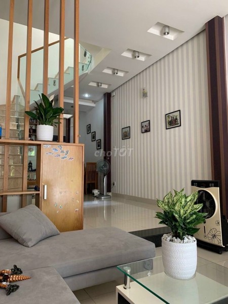 Cần cho thuê nhà nguyên căn dtsd 90m2 (5x18), giá 19 triệu/tháng, 5 pn, đường Bình Lợi