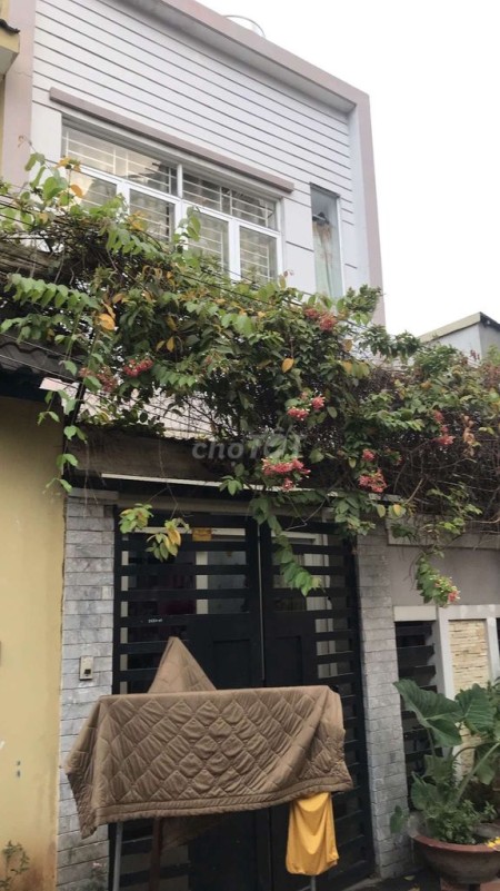 Cần cho thuê nhà đường số 51 Thủ Đức rộng 61m2, 2 tầng đúc, giá 8 triệu/tháng