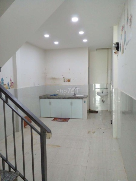 Cần cho thuê nhà chính chủ Quận 12, diện tích 24m2, 1 trệt, 1 gác, giá 2.8 triệu/tháng, lh 038939753