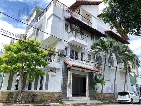 Nhà hiện đại nội thất cao cấp 3 lầu đúc kiên cố, khu dân cư đông đúc, tiện ích xung quanh đủ