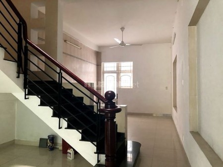 Cho thuê nhà mặt tiền đường gần ngã tư Bùi Tá Hán, Quận 2 lh 0566129561