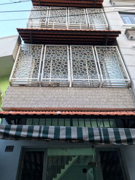 Đúc kiên cố, nhà còn mới nằm trên đường Hoà Bình, Quận 11, dtsd 40m2, cho thuê giá 10 triệu