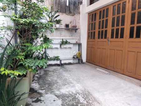 Có nhà hẻm an ninh Đoàn Văn Bơ, Quận 4 cần cho thuê giá 6 triệu/tháng, dtsd 50m2