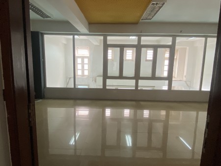 Cho thuê nhà Bạch Vân Q5, diện tích sử dụng 8x14, 5 lầu trống suốt 28 triệu/tháng