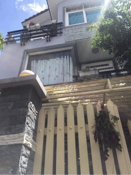 Cho thuê nhà có sẵn nội thất Châu Âu, dt 100m2, Quận Bình Thạnh, giá 15 triệu, lh 0932513495