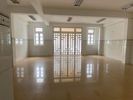 Có nhà đường Bạch Vân, Quận 5 cần cho thuê giá 28 triệu/tháng, dtsd 112m2, lhcc