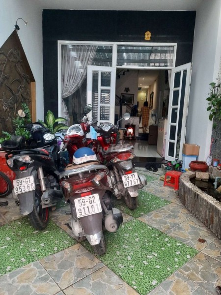 Tân Thới Nhất 8, Quận 12 cần cho thuê nhà rộng 80m2, giá 10 triệu/tháng, đúc 3 tầng kiên cố