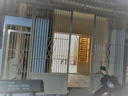Cần cho thuê nhà 1 trệt, 1 gác huyện Nhà Bè dtsd 67m2, giá 7 triệu/tháng, lh 0983019800