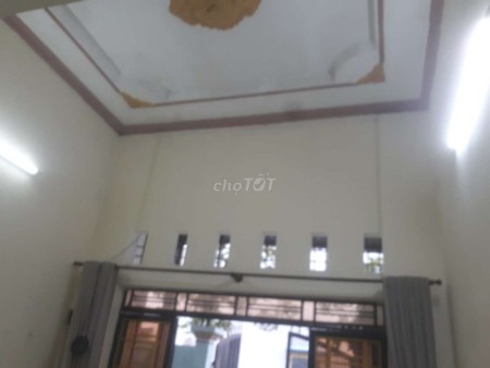Vừa sơn sửa lại cần cho thuê nhà rộng 60m2, cấp 4 có gác rộng, giá 3.5 triệu/tháng