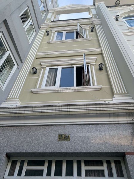 Mình cần cho thuê nhà rộng 68m2, giá 13 triệu/tháng, hẻm Nguyễn Khoái Quận 4