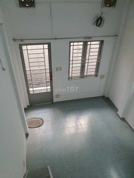 Cần cho thuê nhà rộng 28m2, 3 tầng đúc, giá 7.5 triệu/tháng, hẻm Thành Thái, Quận 10