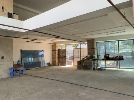 Nhà mặt tiền Xa Lộ Hà Nội diện tích sử dụng 19x50m đúc 2 lầu sàn trống