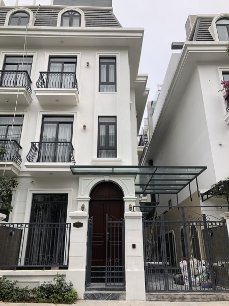 Cho thuê Biệt Thự siêu sang tai Vinhome Greenbay, dt 165m, 4t nổi+ 1 hầm, thang máy fullđồ