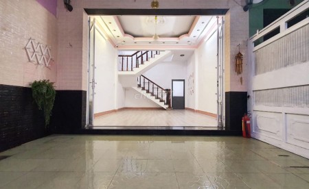 Cần cho thuê nguyên căn Quận 1, dtsd 80m2, có gác, giá 14.8 triệu/tháng, lh 0909845125