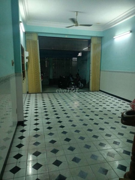 Nguyễn Sơn Quận Tân Phú có nhà rộng 90m2, giá 9 triệu/tháng, vào ở được ngay