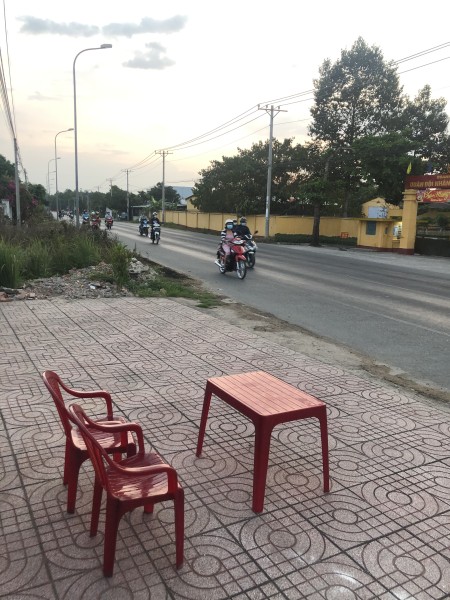 Nhà cho thuê nguyên căn mặt tiền thoáng mát rộng rãi liên hệ 0982220040