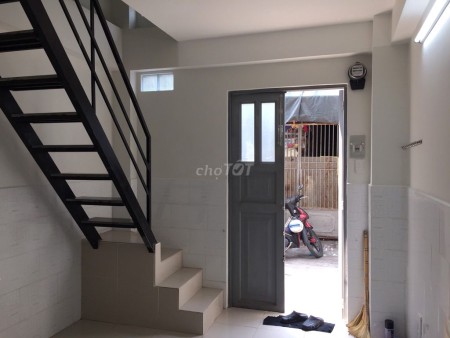 Chủ cho thuê nhà rộng 15m2, giá 4.5 triệu/tháng, hẻm Ni Sư Huỳnh Liên, Tân Bình
