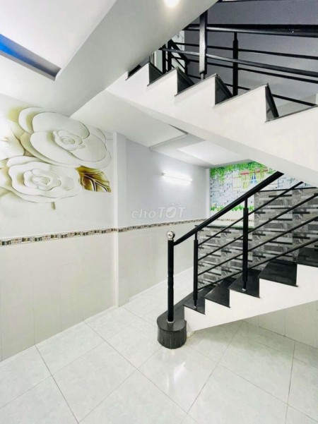 Trống nhà cần cho thuê Quận Bình Tân, dtsd 32m2, giá 7 triệu/tháng, lh 0384731741