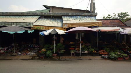 Nhà 750m2, 2Pn, ngay chợ, kinh doanh tốt cho thuê toàn bộ giá 80tr/th