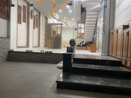 Tăng Nhơn Phú Quận 9 cần cho thuê nhà chính chủ rộng 240m2, giá 16 triệu/tháng