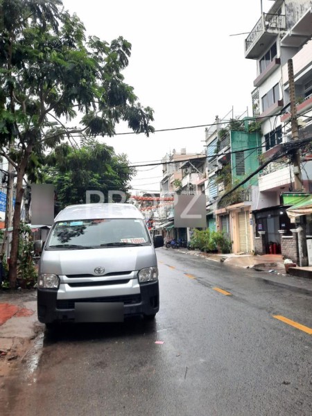 Nhà mặt tiền Nguyễn Tiểu La, trệt 2 lầu, 5pn có máy lạnh, 2wc, diện tích 3.5 x 14m, giá 23 triệu