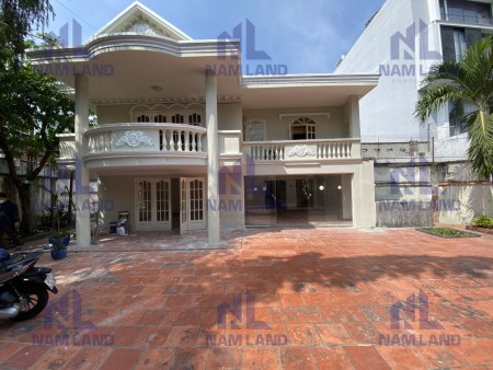 Cho thuê villa sân rộng, khuôn viên 400m2 giá 45 triệu/tháng, khu dân cư đông đúc