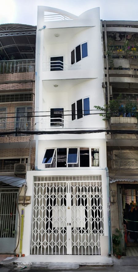 Cho thuê nguyên căn nhà mặt tiền trung tâm Quận 10 liên hệ 0903863421