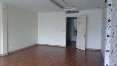 Cho thuê nhà Mặt phố Cầu Giấy đường 12m vỉa hè 6m khu an ninh yên tĩnh