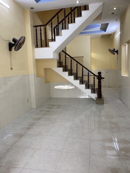 Cho thuê nhà 2 lầu 4pn, full máy lạnh đường Mã Lò (DT 4 x 14m) Hẻm xe hơi 8m