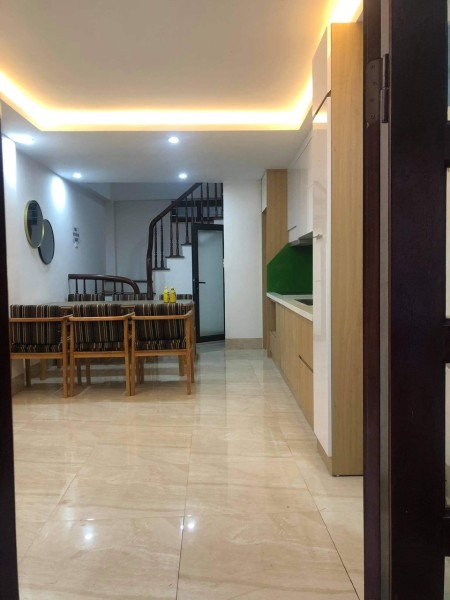 Cho thuê nhà mạt phố quận cầu giấy, oto đỗ cửaGiá 18,5tr, lh 0336861884
