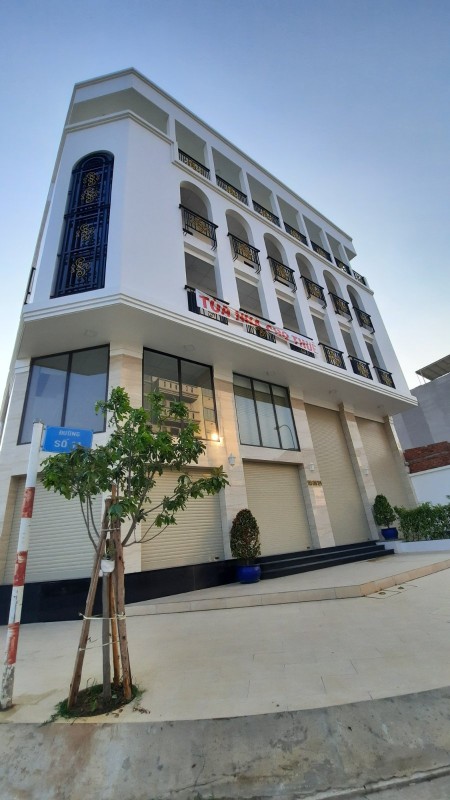 Cho Thuê Nhà 5 Lầu Hơn 10 Phòng Ngang 6m - Giá 90 Triệu/Tháng