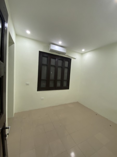 Cho thuê nhà riêng tại Nguyễn Xiển dt 100m giá 10 triệu/tháng, ngõ to ô tô tránh