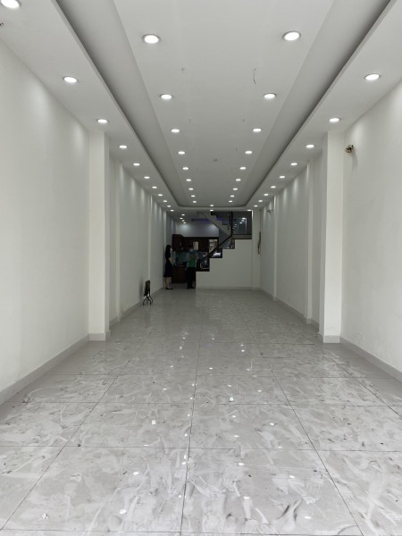 Nhà Mặt Tiền Bạch Đằng diện tích sử dụng 4x25, trệt, 3 lầu, trống suốt giá 55 triệu/tháng