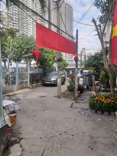 Cho thuê nhà cấp 4 diện tích sử dụng 5x20 trống suốt, giá 6 triệu/tháng