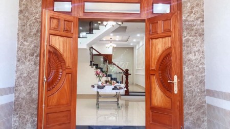 Cần cho thuê nhà rộng 220.3m2, 3 tầng đúc, giá 25 triệu/tháng, phường Hiệp Bình Phước