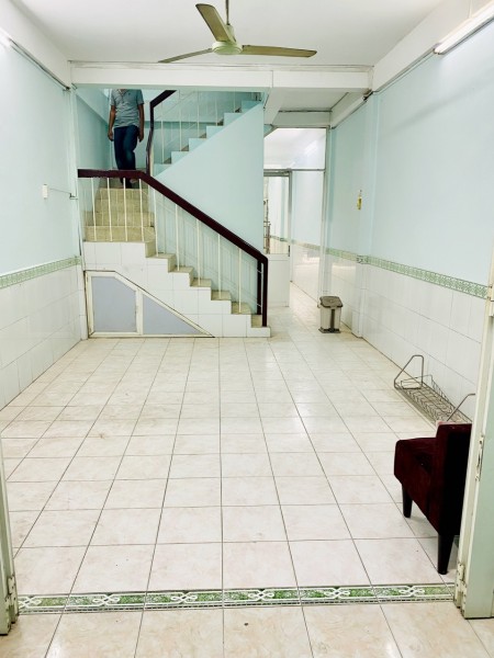 Nhà MT nội bộ Đường Lạc Long Quân, Trệt 2 Lầu, 4PN 3WC, DT 4x18m, Giá 16 Triệu