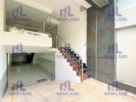 Nhà sau Nguyễn Hoàng có hầm xe, làm văn phòng hoặc ở đều được giá 30 Triệu/Tháng