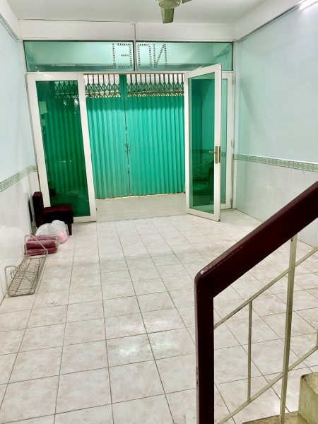 Nhà MTKD nội bộ Lạc Long Quân, 4x18, Trệt 2 lầu, đường xe tải