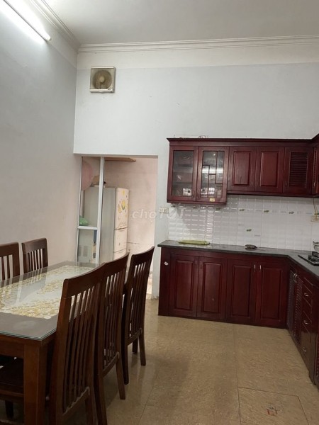 Cho thuê nhà nghuyên căn hoàng hoa thám Ba đìnhDt 40m xây 5 tầng full nội thất