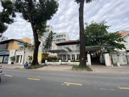 Cho thuê Biệt Thự MT Trần Quốc Thảo,Q3 1300m2 có sân vườn NHÀ MỚI