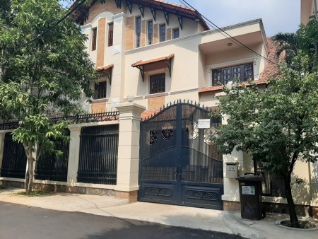 Cho thuê Biệt Thự MT Thảo Điền,Q2 DT:20*25m 3tầng giá RẺ