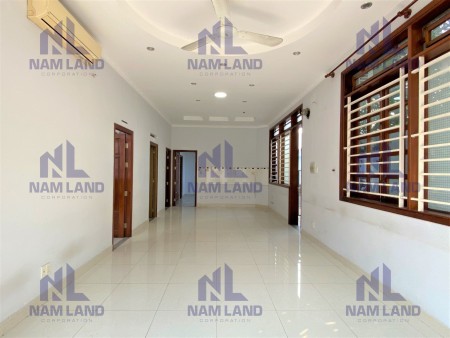 villa cho thuê có 3 tầng sàn trống, hầm rộng, sử dụng hơn 500m2 giá 48 tr, 200m2, 6 phòng ngủ,